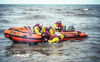  瓷器|歹徒入室抢劫忠犬护主赶走歹徒