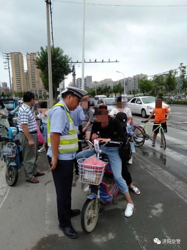交警大队|区交警大队持续整治非机动车交通违法行为