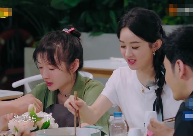  成员|赵丽颖因扒拉菜被批，中餐厅两位成员为她发声，黄晓明太令人感动