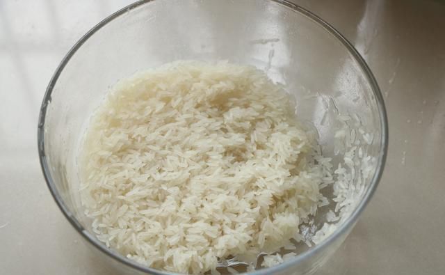  伏天|伏天别炒菜了，学会这个懒人焖饭，有菜有肉有饭，太适合懒人了！