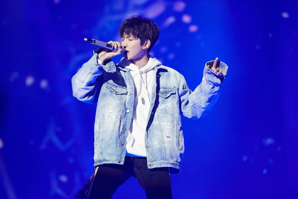  墙角|易烊千玺上跑男，唯一一个镜头竟是蹲墙角？网友却忍不住笑出声