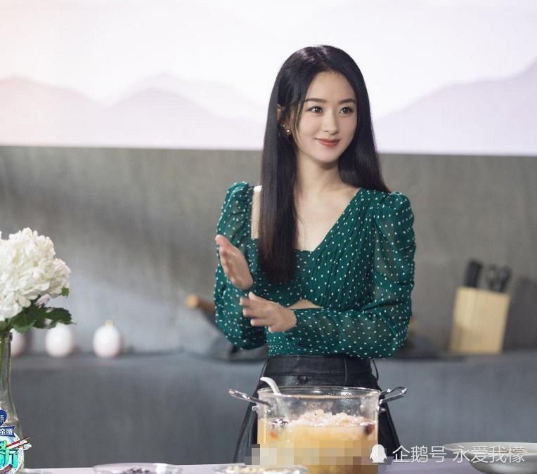  中餐厅|粉丝开撕后，赵丽颖居然被踢出宣传图！不怪粉丝，赵丽颖是真的惨！