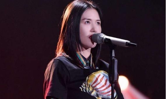 谭维维|尴尬明明都是“超女”出身,当年的亚军已是导师,而冠军却仍是选手