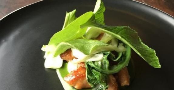 体验|亲临体验全澳最著名法国餐厅,品17道菜,赏55层美景,就餐3小时