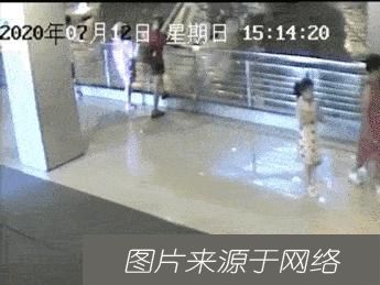 雷峰塔|什么砖都敢搬？男子进雷峰塔拿走半块砖，结果……