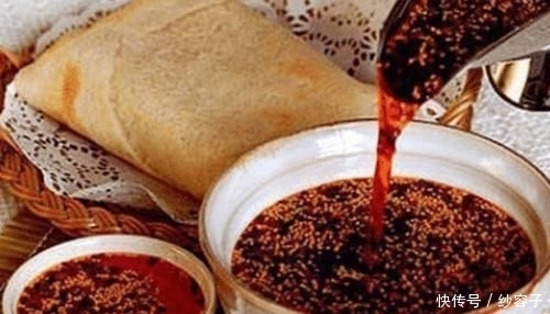  热油|炸辣椒油，最“忌讳”直接泼热油，记住其中秘诀，香辣入味不发黑