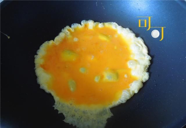  香菇|不用味精就已很鲜美的丝瓜香菇炒蛋，颜色漂亮营养好，一学就会