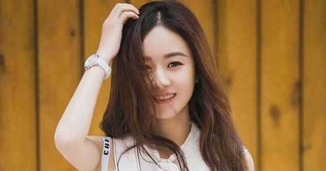  赵丽颖|《中餐厅》赵丽颖再次引争议，手机屏保被暴露，导演慌忙打码