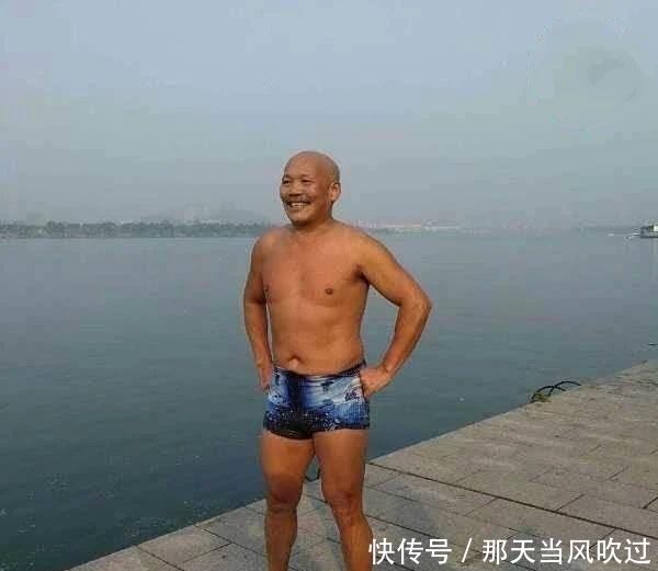  连救|乘风破浪的爷爷：海边连救4人，67岁的身材令多少＂后浪＂汗颜