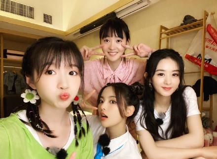  嘉宾|赵丽颖《中餐厅》合影曝光，多位当红明星担任嘉宾，想不火都难！