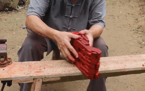  木头|继李子柒后，63岁木工大爷火爆外网，他凭什么月入60万？