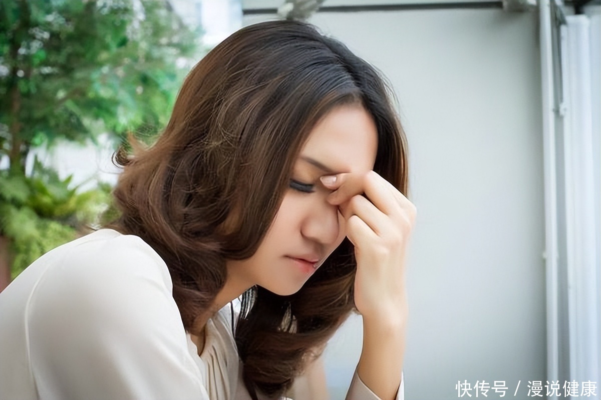 糖尿病人切勿贪凉要防夏季低血糖(炎炎夏日为何血糖反而低？若要想控制血糖，糖友们还需做好这3点)