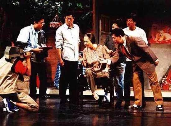 大战|郑爽与吴宣仪的粉圈大战，只因撞衫一件毛衣，引发无妄之灾
