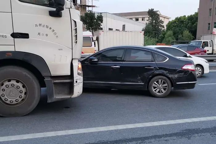 负责|缙云一大货车国道线上迎头撞上小轿车,却不用负责?