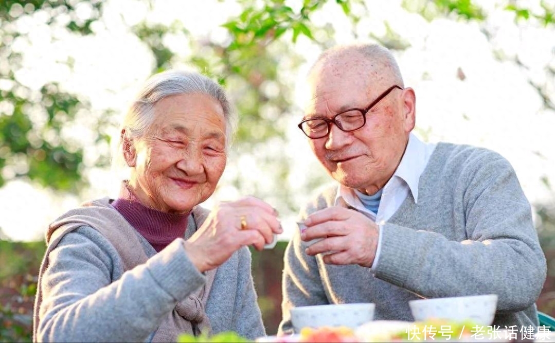 秋季老人进补吃什么(入秋后，中老年人需要适当进补，不一定多吃营养品，建议多吃5物)