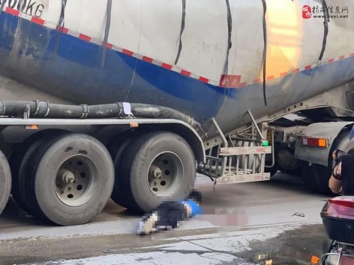  内轮差|潮汕一路段发生车祸，一人倒在车轮底下……