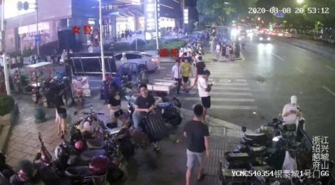 逃犯|女警下班逛街无意间看到个男人，竟是“我要抓的人”！