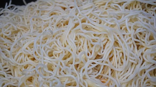 炒面|一家三口的晚餐30元做一桌,营养好做又实惠,夏天没胃口就这样吃