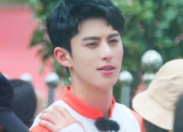 顿时|又有节目邀请硬糖少女303,得知嘉宾有吴亦凡邓伦,顿时想追了