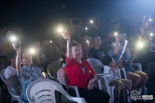  接地|货车司机办最接地气演唱会 吸引上百万人线上围观点赞