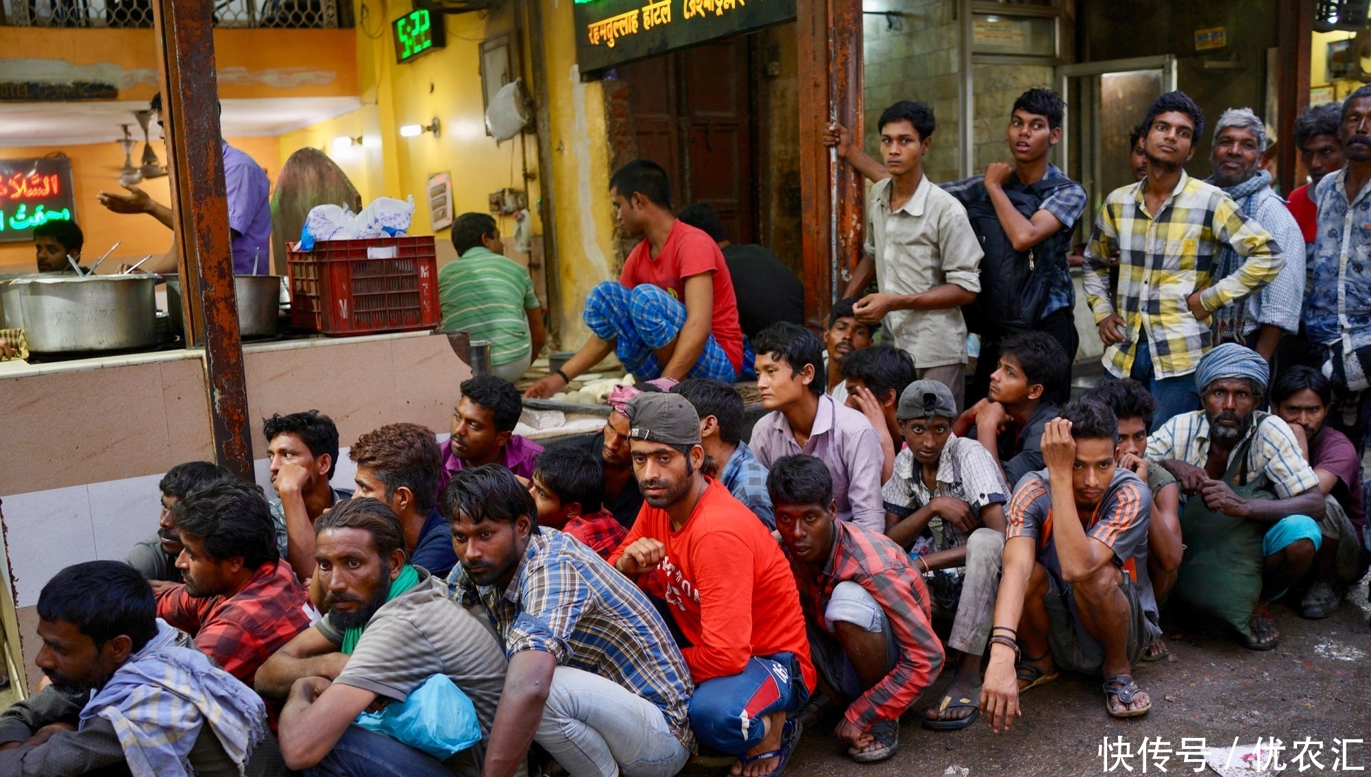 吃饭|北京小伙请印度穷人吃饭 一共要请500人