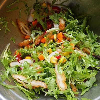 沙拉|蔬菜沙拉和香蕉奶昔