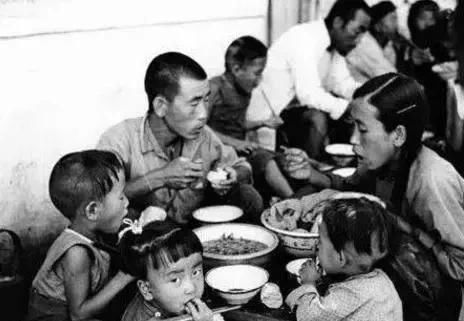  大锅饭|“大锅饭”的时期：“吃饭不花钱，努力搞生产”