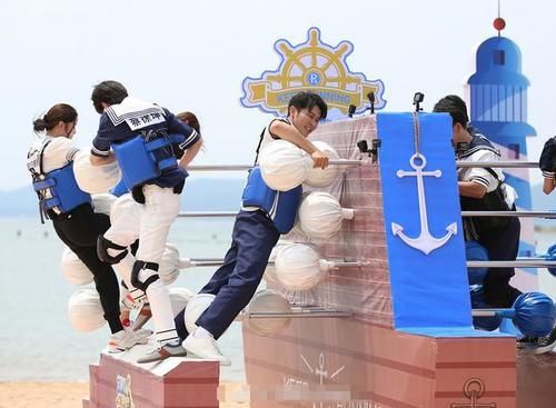 压板|《跑男》欧阳娜娜踩指压板“公然作弊”,看脚下垫的啥?太心疼baby