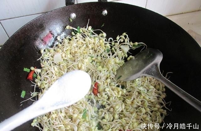 营养|绿豆芽这样发3天就能吃,简单一炒鲜美下饭又营养,全家喜欢吃