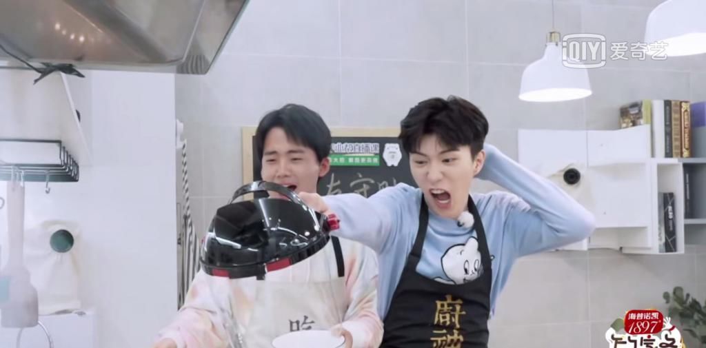 饭锅兄弟|住别墅,睡到中午才起床,这个“神仙”综艺才是真正的慢节奏