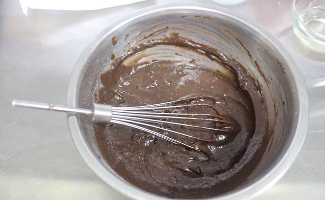  省事|处暑后胃口大开，2个鸡蛋烤12个玛芬蛋糕，无需打发，浓香省事