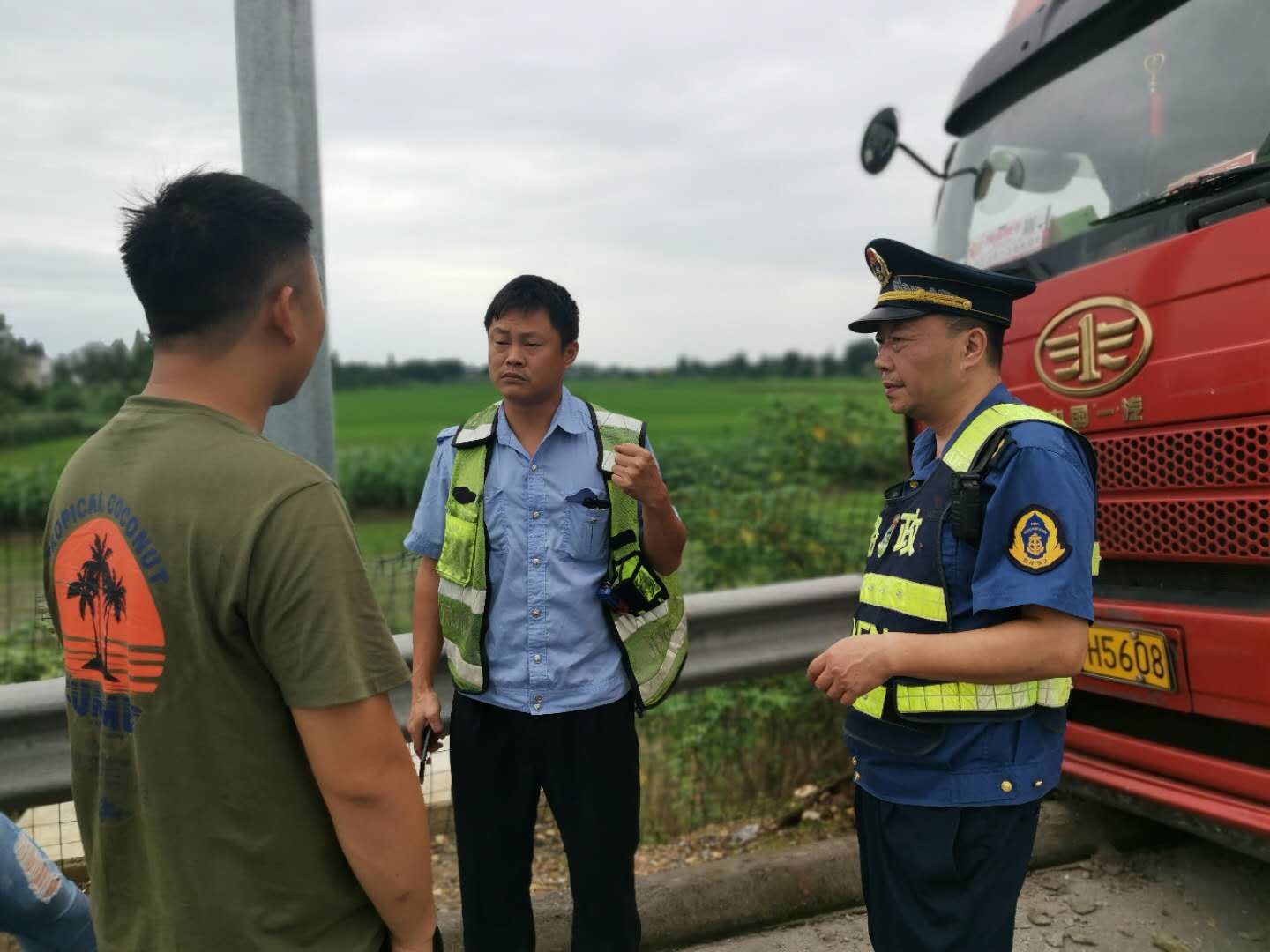  开窗|惊魂！大货车正在高速上行驶，司机突然昏迷、车辆失控！原因竟然跟开窗吹风有关