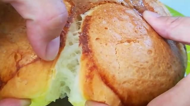  做法|电饭锅版老面包的做法，香甜松软，出锅之后超好吃！