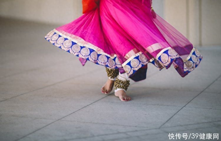 央视曝光夺命“毒衣服”，致癌物超标20多倍，对人体危害有多大？2023