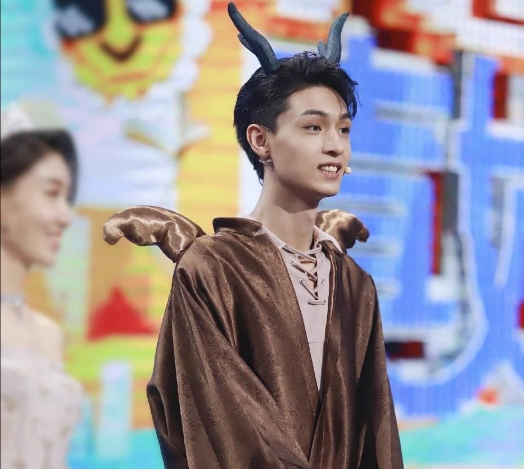  上演|秦霄贤上演宠粉三部曲