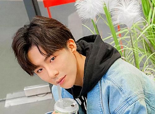  刘宇宁|《中餐厅》杀青宴，看到刘宇宁的出场方式，比黄晓明还高调