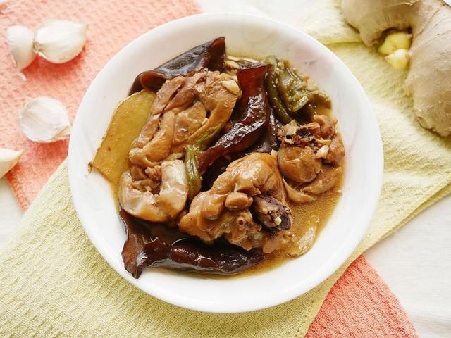 炖鸡|炖鸡时,有人焯水,有人直接炖,老厨子:教你1招,鸡肉更加入味