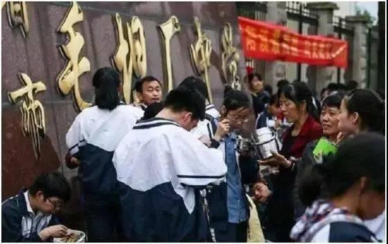  白岩松|白岩松：无论如何，我做不出任何嘲讽毛坦厂中学的事情