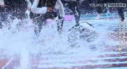  中国|《街舞3》喷泉舞台跳舞，中国达人秀都不敢这么玩