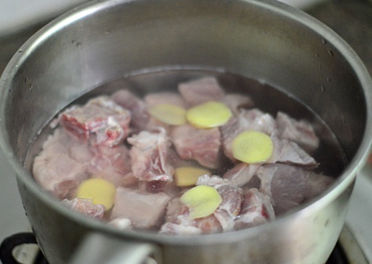 步骤|无论排骨怎么吃,切记不要焯水,牢记2个步骤,排骨鲜嫩无腥味