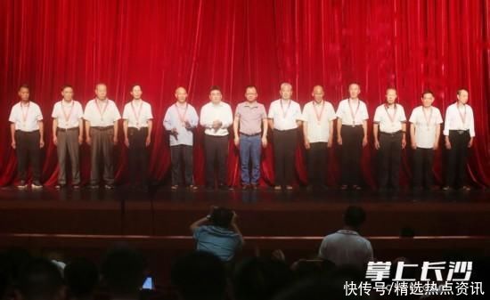 上千党员七一上“文艺党课”，《胡子将军》回王震家乡展演