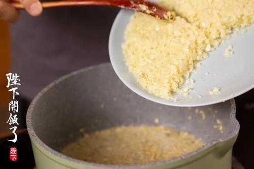  做饭|? 最不懂做饭的人也该学会的一道菜！！成菜超超超惊艳！4 块钱一盘的素菜，凭啥上桌秒光？！