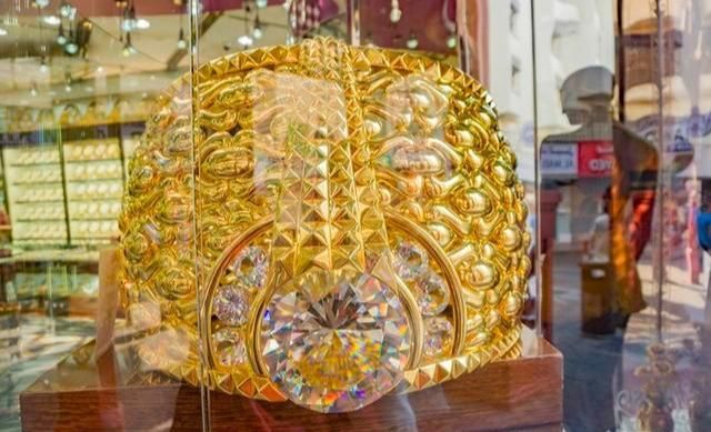 迪拜|迪拜人吃什么?到菜市场转一圈就明白了,帝王蟹、鲨鱼,应有尽有