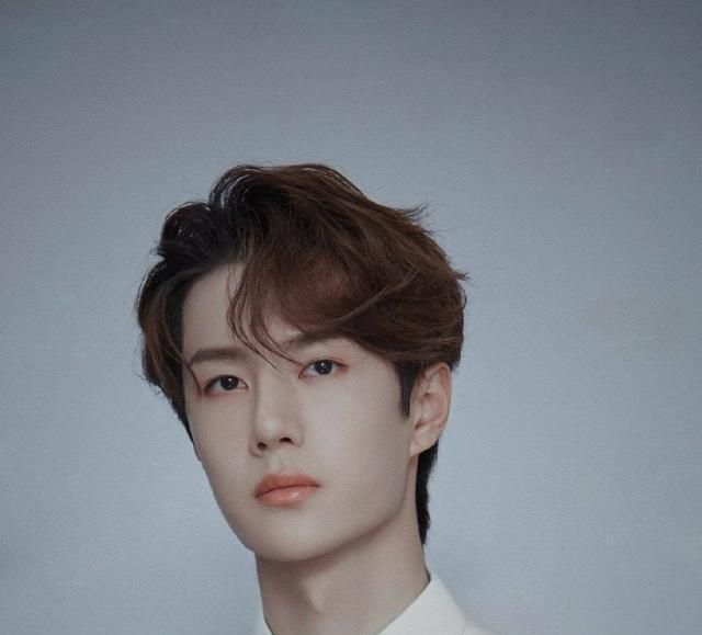  节目|王一博“口误”著名场景: 用酒代替水没什么