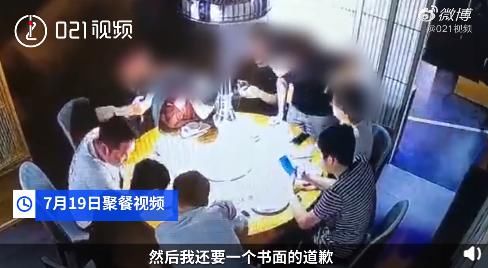 敲诈|世界冠军聚餐吃火锅吃出活虫，老板竟报警称其敲诈：太职业了！