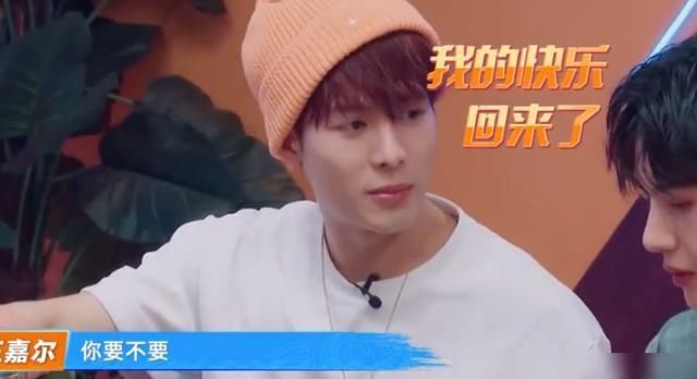  挚爱|王嘉尔一筷子夹完了王一博的挚爱，看他的表情，嘉尔你没有心