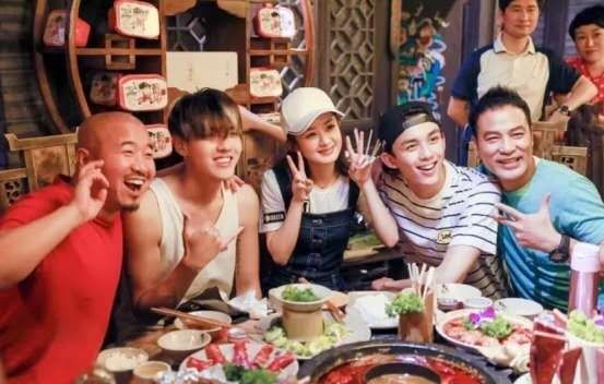  关晓彤|圈内意难平的综艺CP：关晓彤王一博两度合作，赵丽颖和他特别搭?