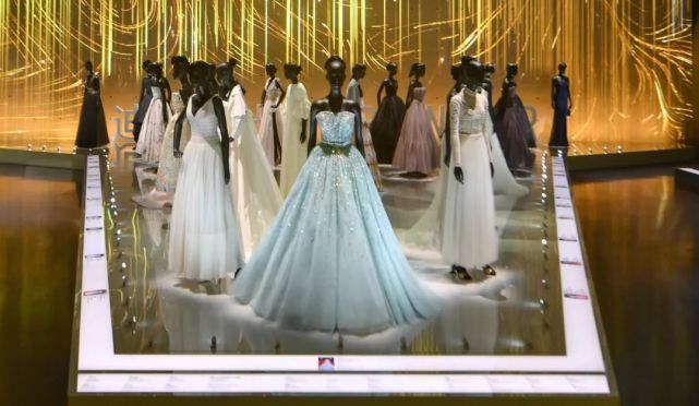  文化|杨颖 赵丽颖 黄轩等明星齐打卡，浓缩了73年DIOR文化的展览值得一看！