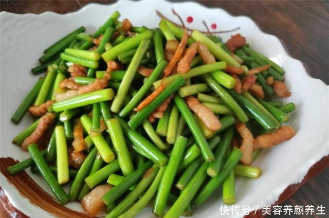 孩子|周末,孩子住校回家,给他做了4个菜,都是家常菜,把他吃撑了