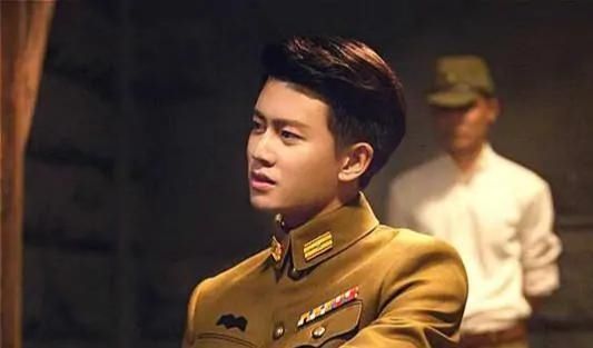  终于|荧幕上酷酷的任嘉伦，没想到是个话痨，非科班出身的他终于出圈了